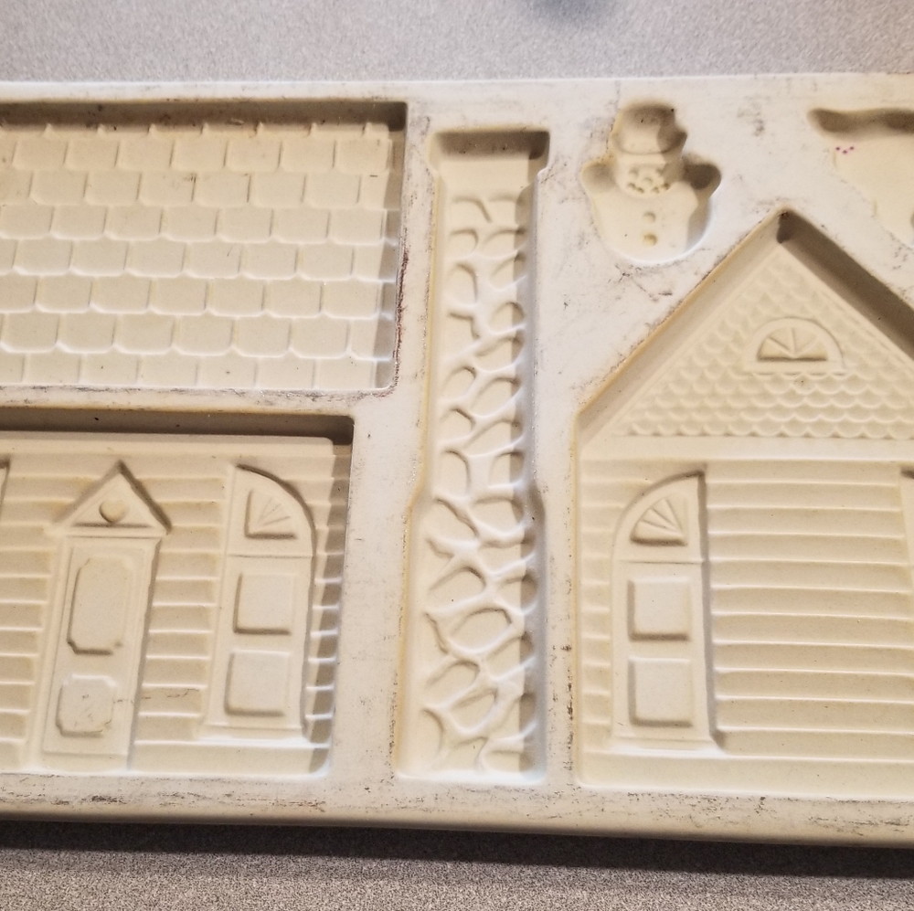Stone Gingerbread House Mold- Pampered Chef